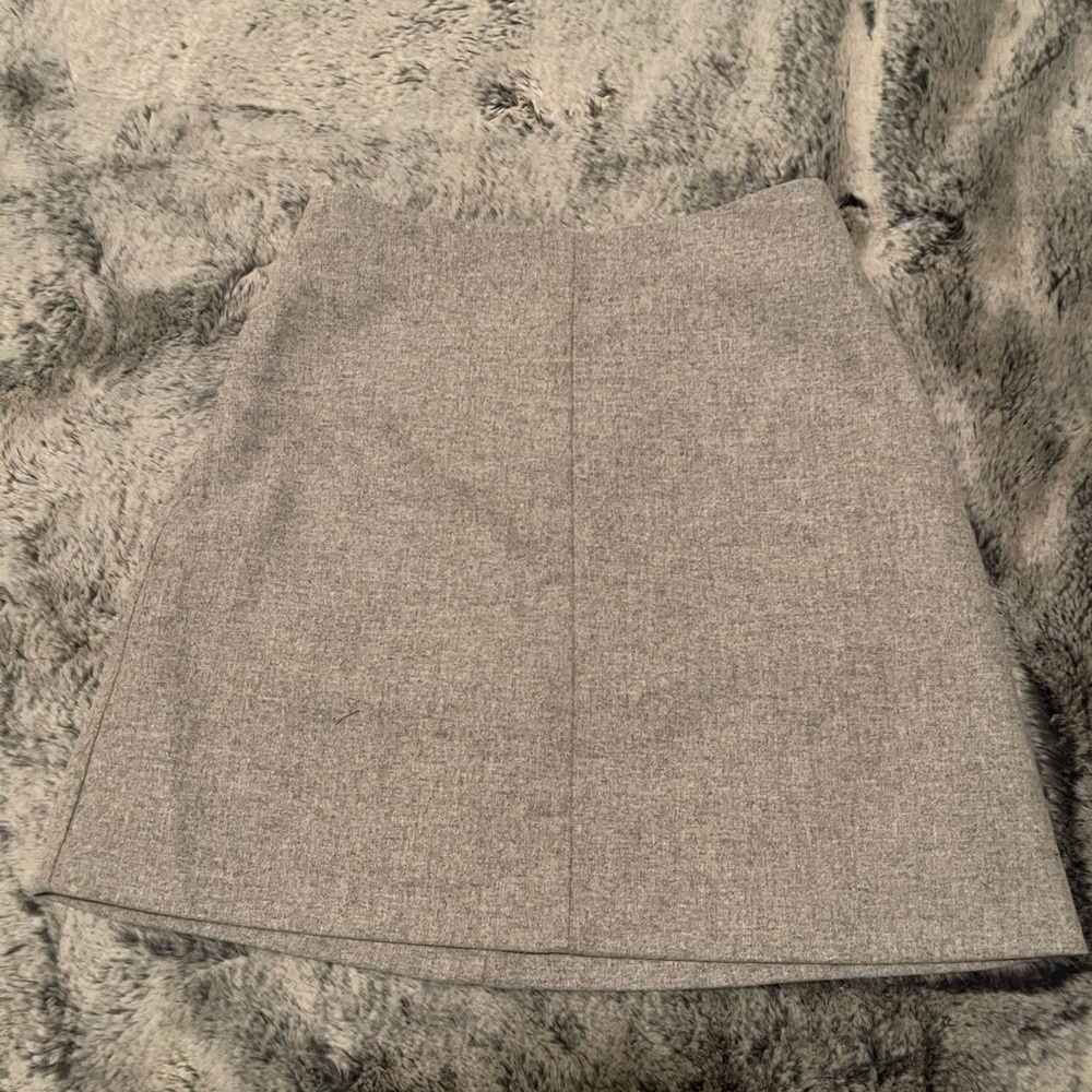 Wilfred cashmere/wool/nylon gray mini skirt.